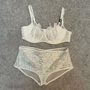 NWT Victoria’s Secret Sparkly Bra and Panty Set